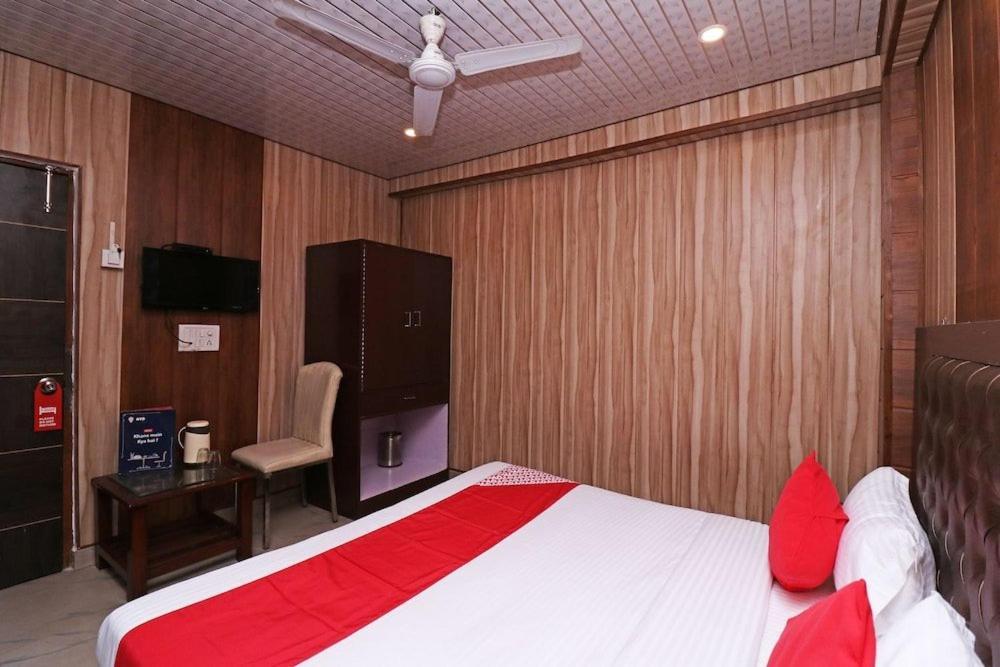Airport Hotel Runway New Delhi Buitenkant foto
