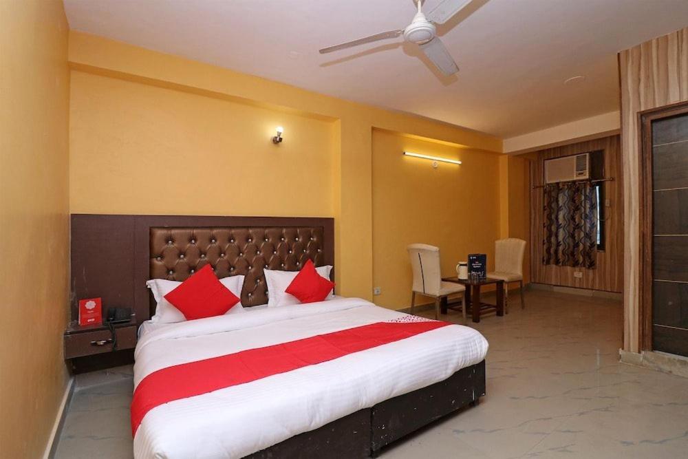 Airport Hotel Runway New Delhi Buitenkant foto