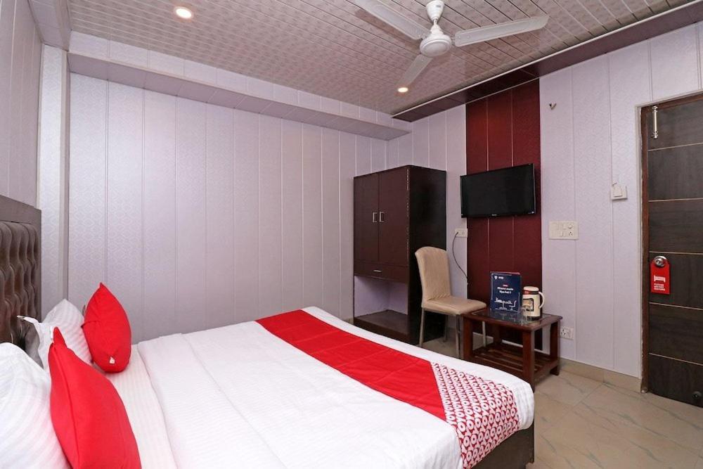 Airport Hotel Runway New Delhi Buitenkant foto