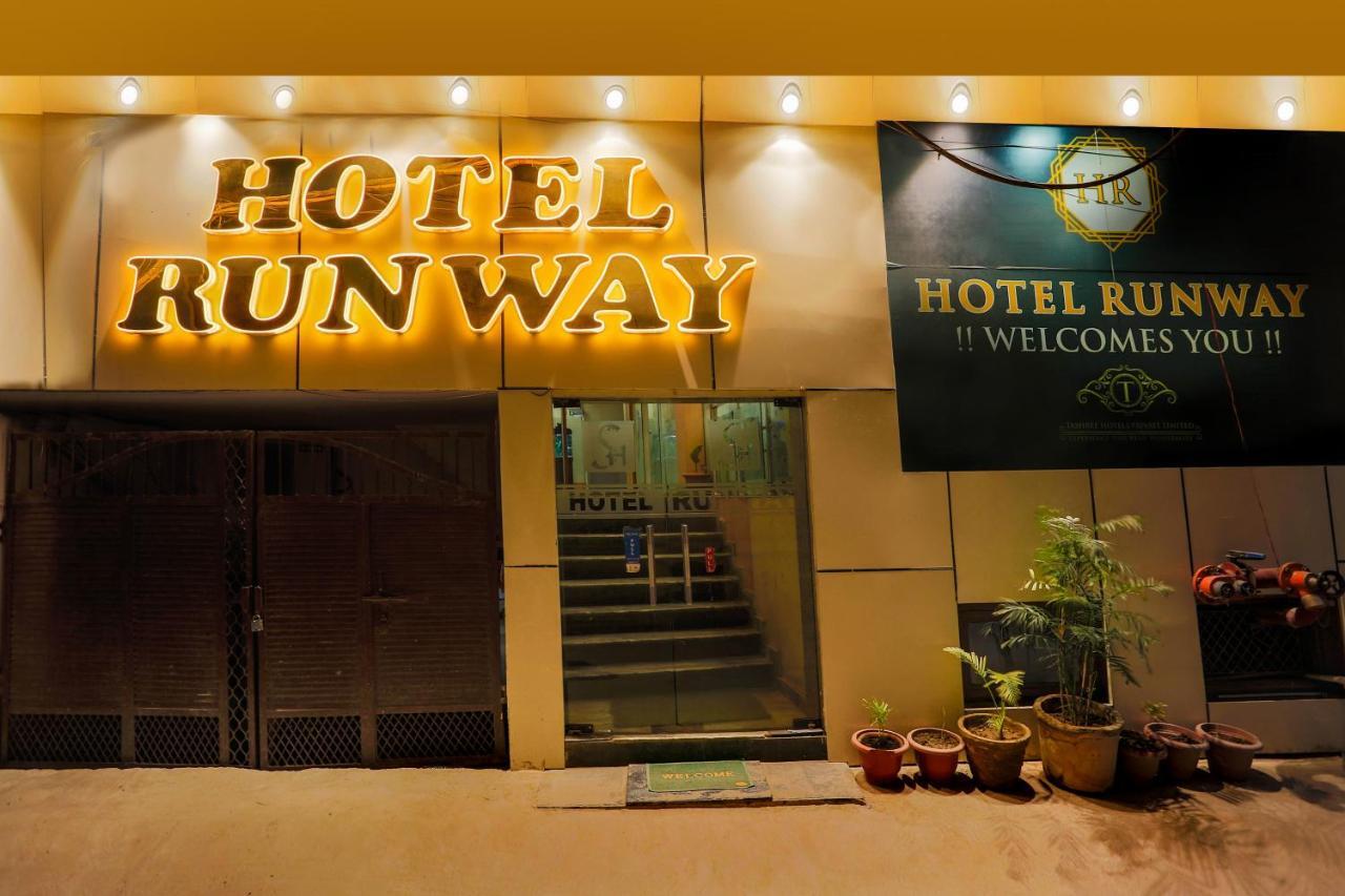 Airport Hotel Runway New Delhi Buitenkant foto