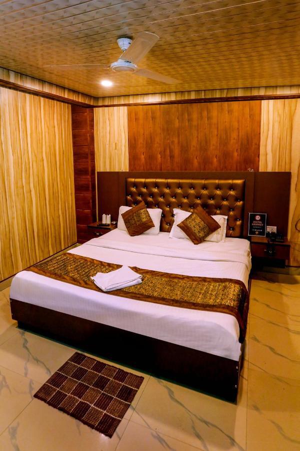 Airport Hotel Runway New Delhi Buitenkant foto